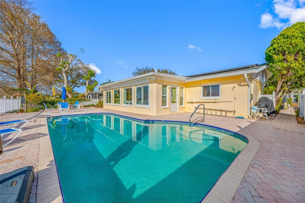 1822 Winchester Road N, Saint Petersburg, FL 33710 Photo