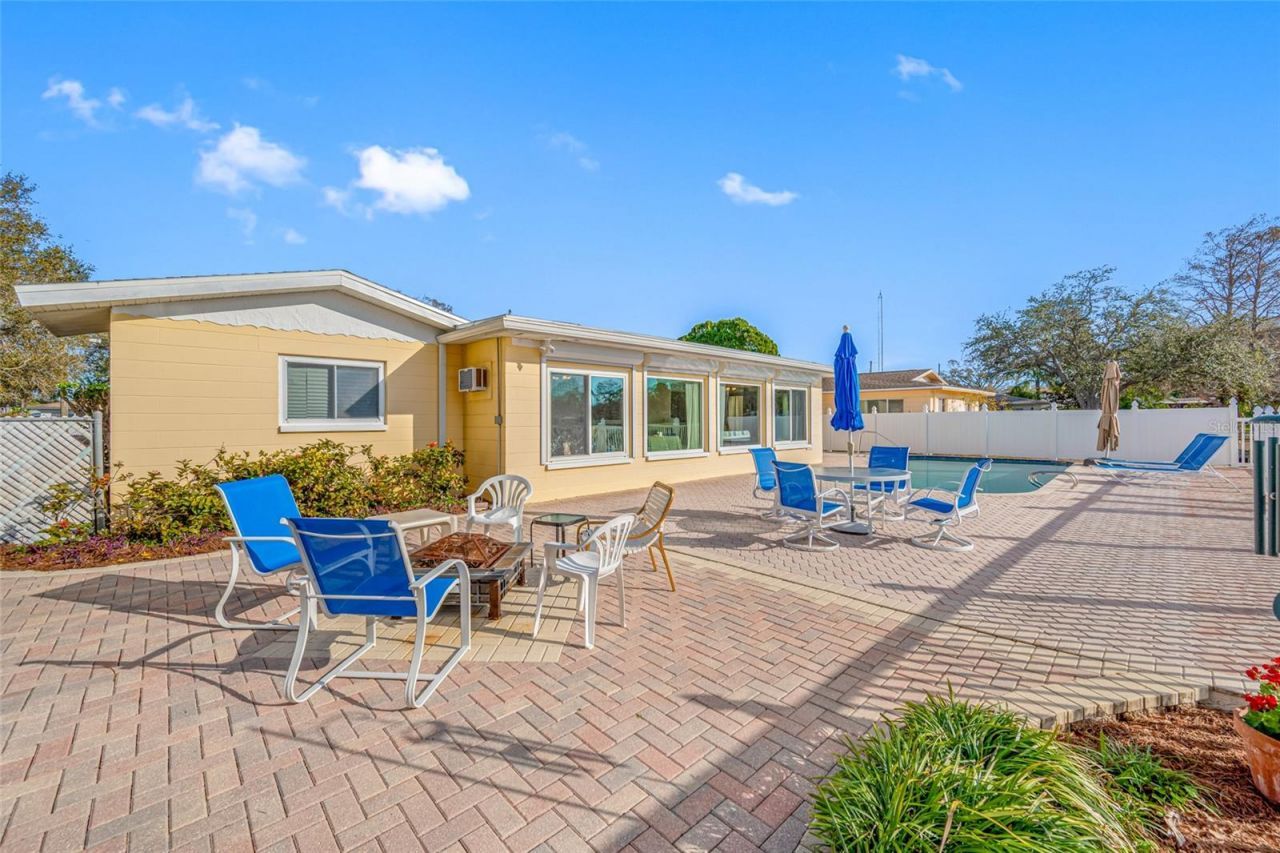 1822 Winchester Road N, Saint Petersburg, FL 33710 Photo