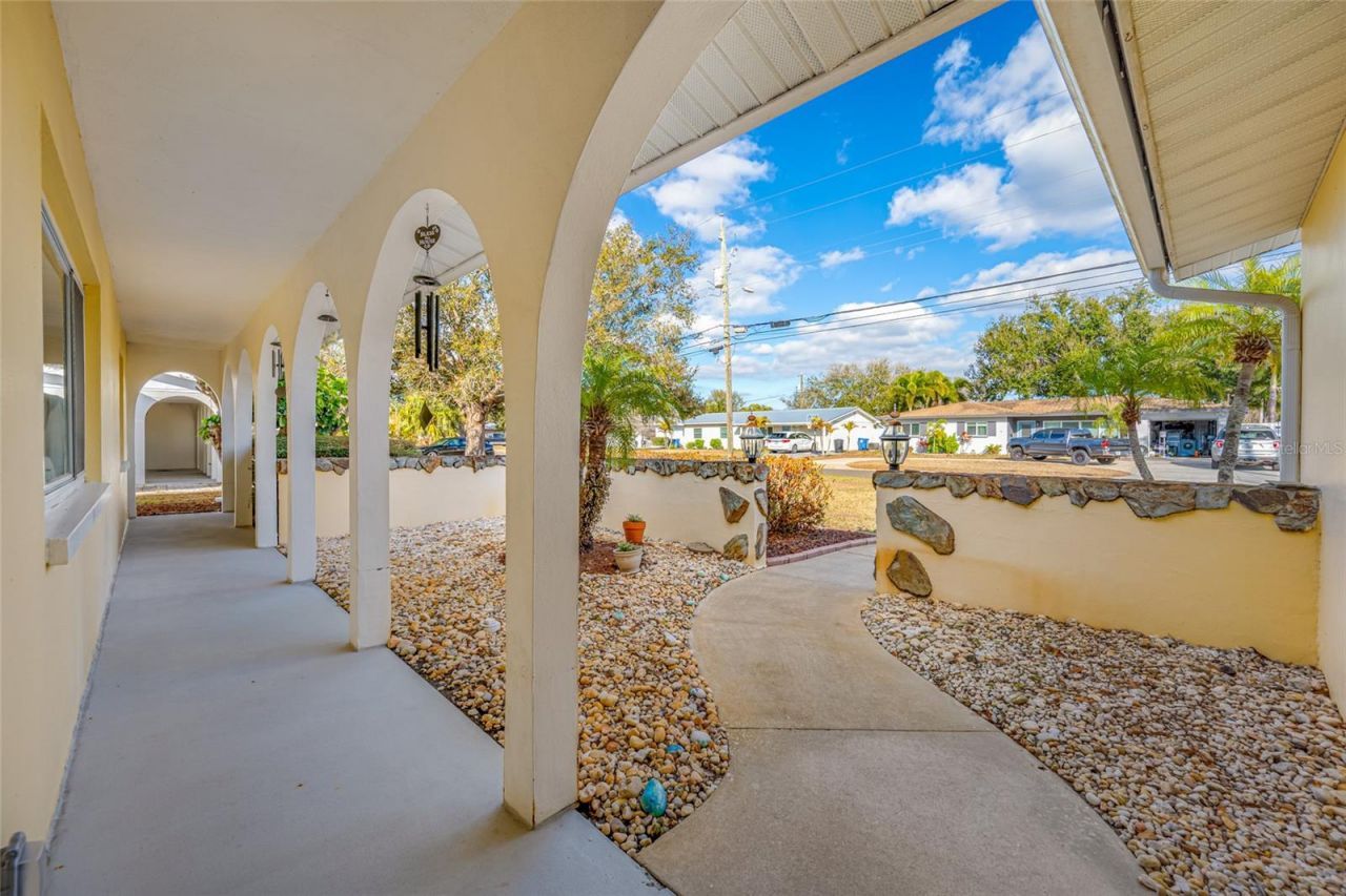 1822 Winchester Road N, Saint Petersburg, FL 33710 Photo