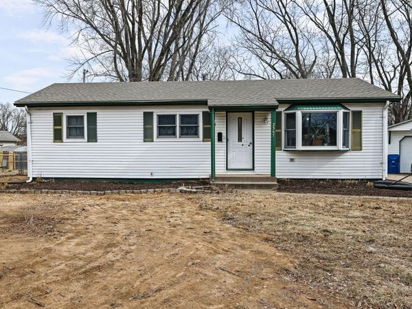 2347 Hawthorne Court, Bettendorf, IA 52722