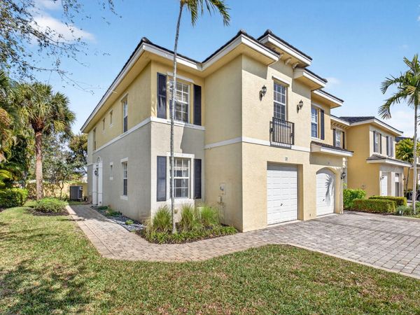 21 Largo Way, Boynton Beach, FL 33426