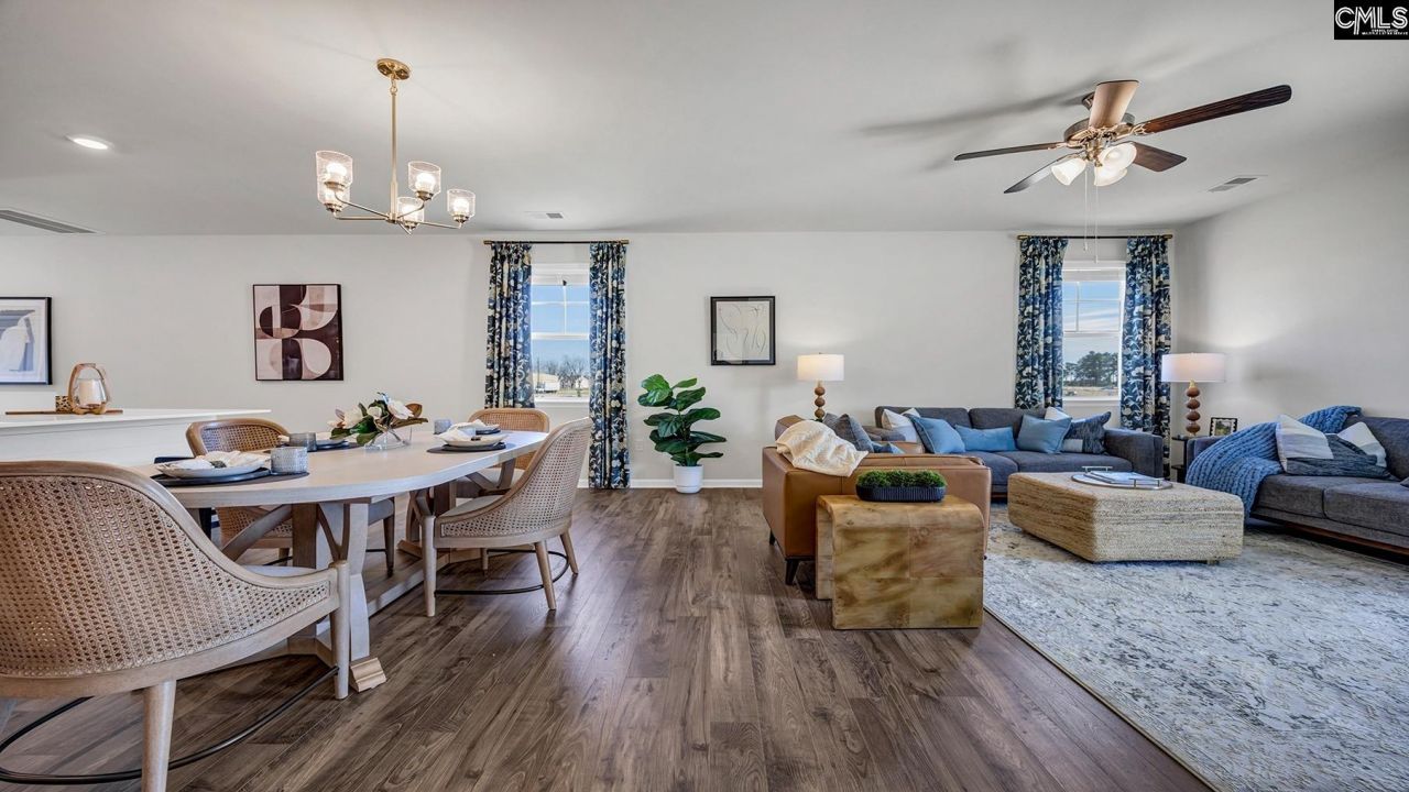 444 Leathertree Lane Photo 12