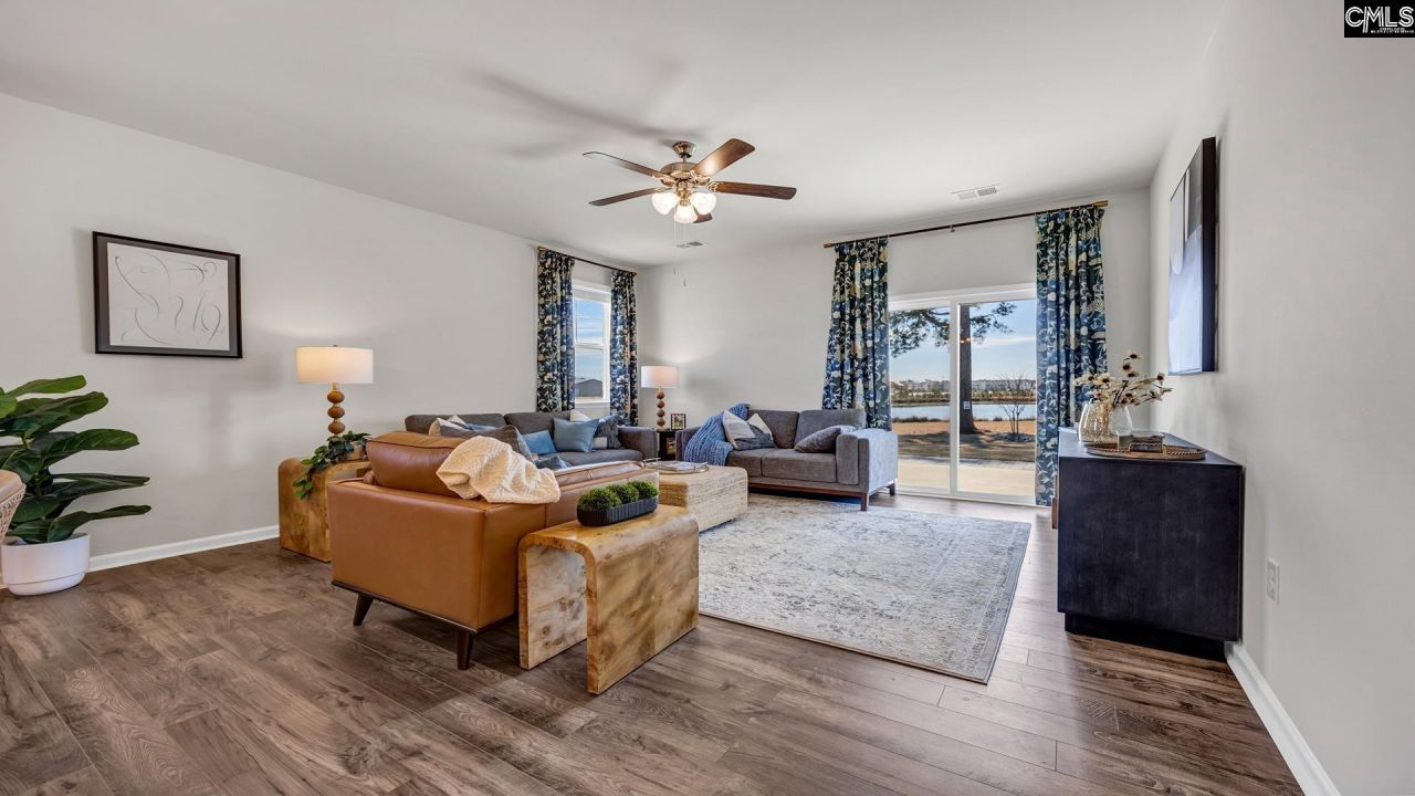 444 Leathertree Lane Photo 15