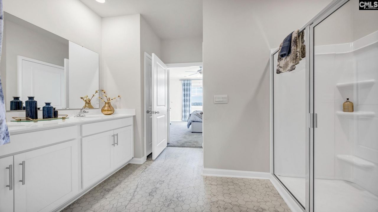 444 Leathertree Lane Photo 20