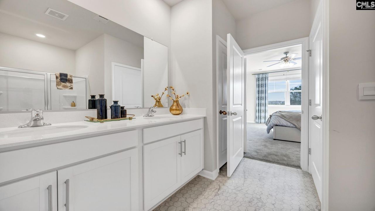 444 Leathertree Lane Photo 21