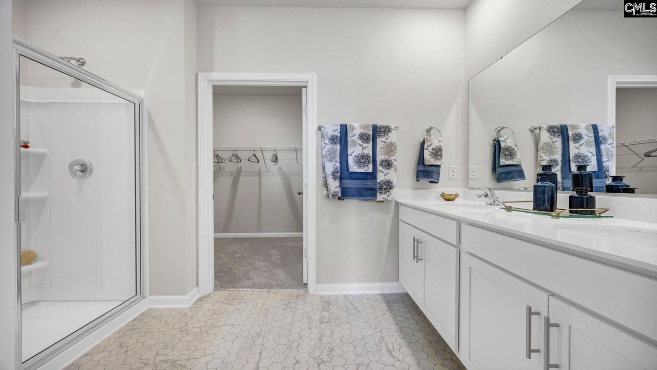 444 Leathertree Lane Photo 22