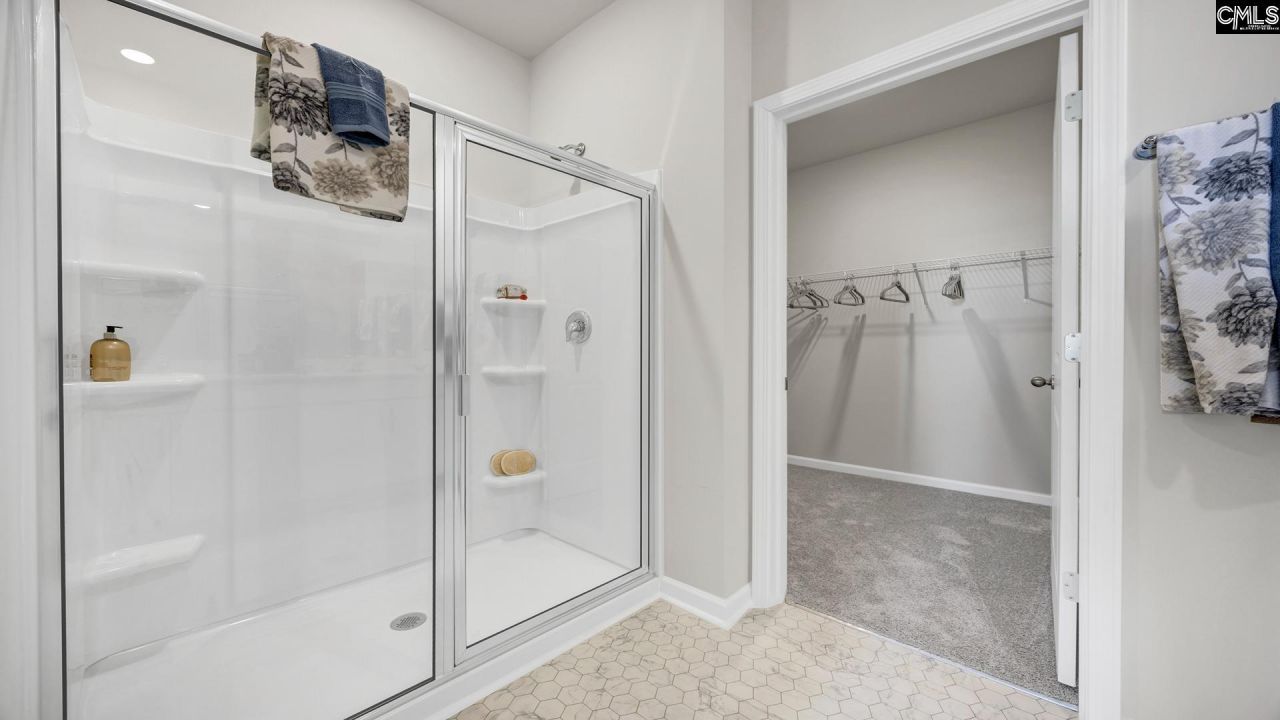 444 Leathertree Lane Photo 23