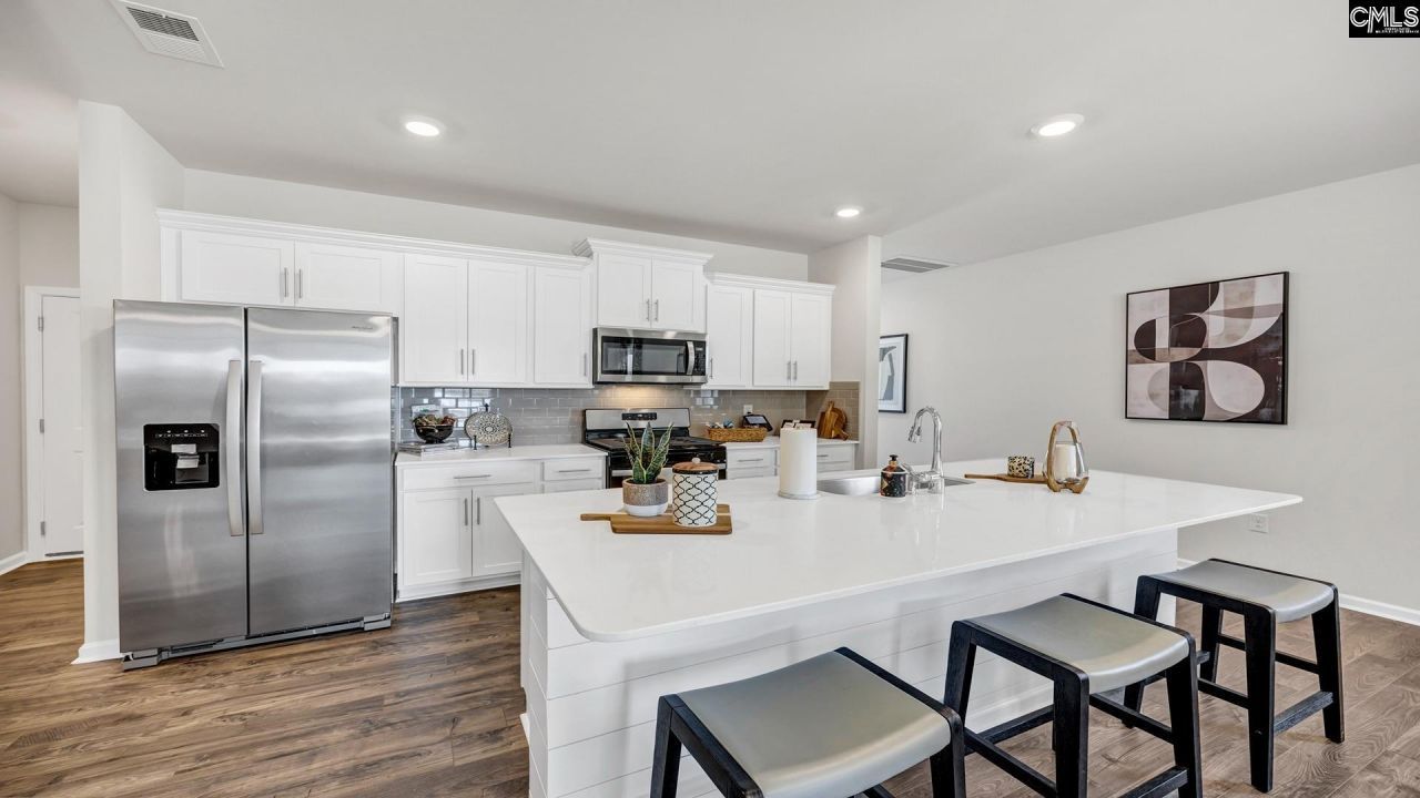 444 Leathertree Lane Photo 5