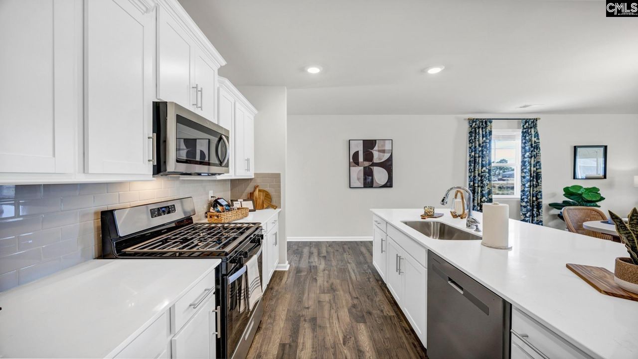 444 Leathertree Lane Photo 6