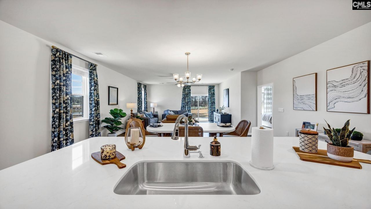 444 Leathertree Lane Photo 8