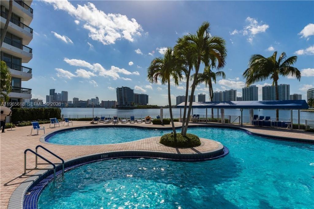 3530 Mystic Pointe Dr , Unit 2613, Aventura, FL 33180 Photo