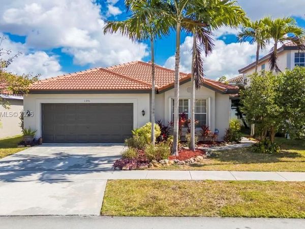 1391 SW 181st Ave, Pembroke Pines, FL 33029