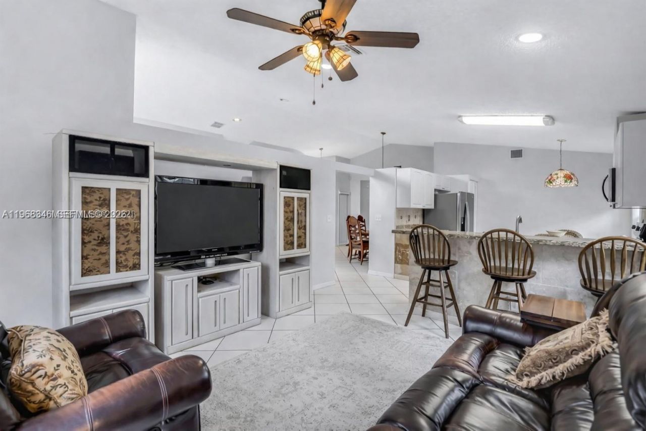 1391 SW 181st Ave, Pembroke Pines, FL 33029 Photo