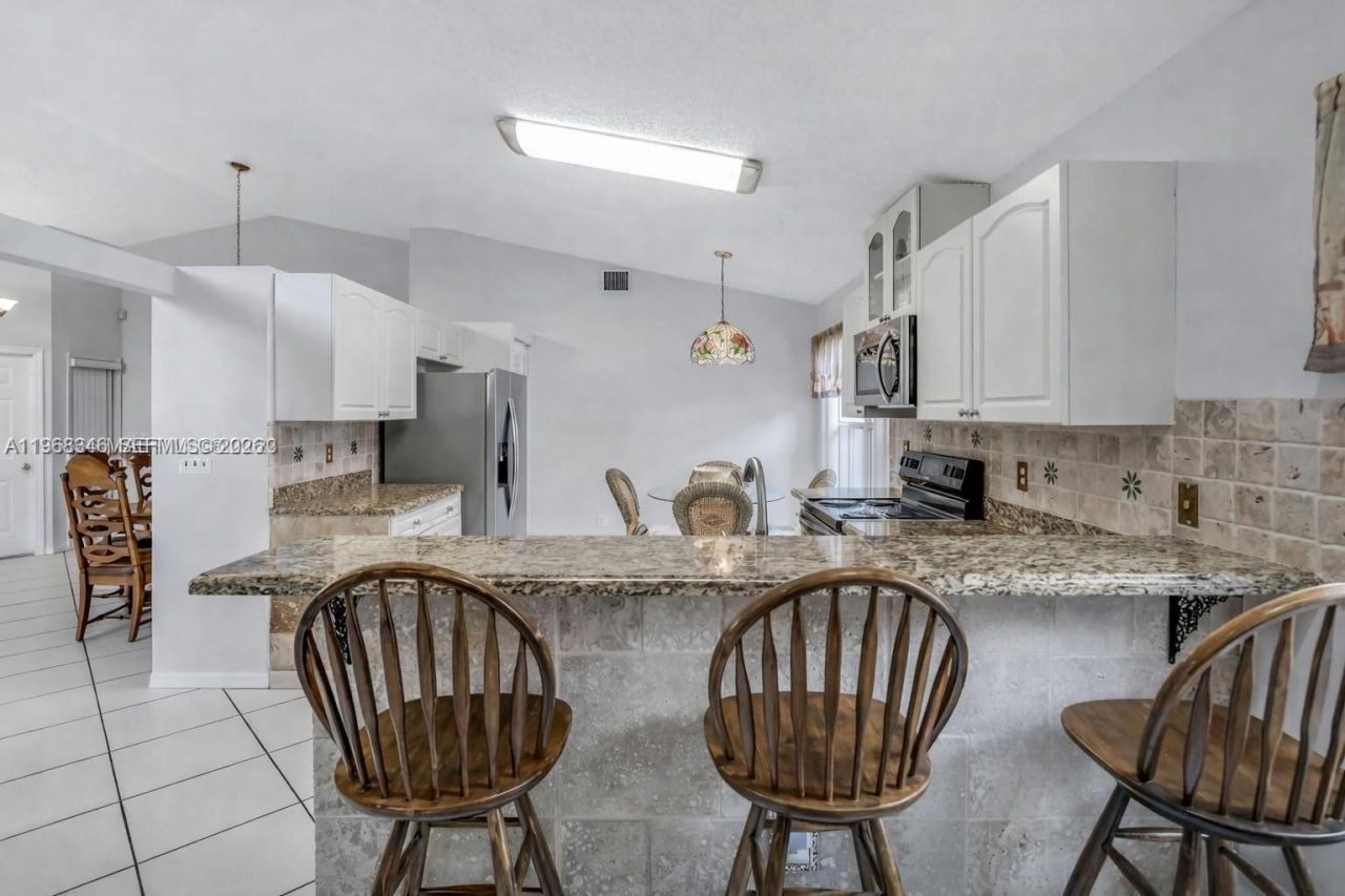 1391 SW 181st Ave, Pembroke Pines, FL 33029 Photo