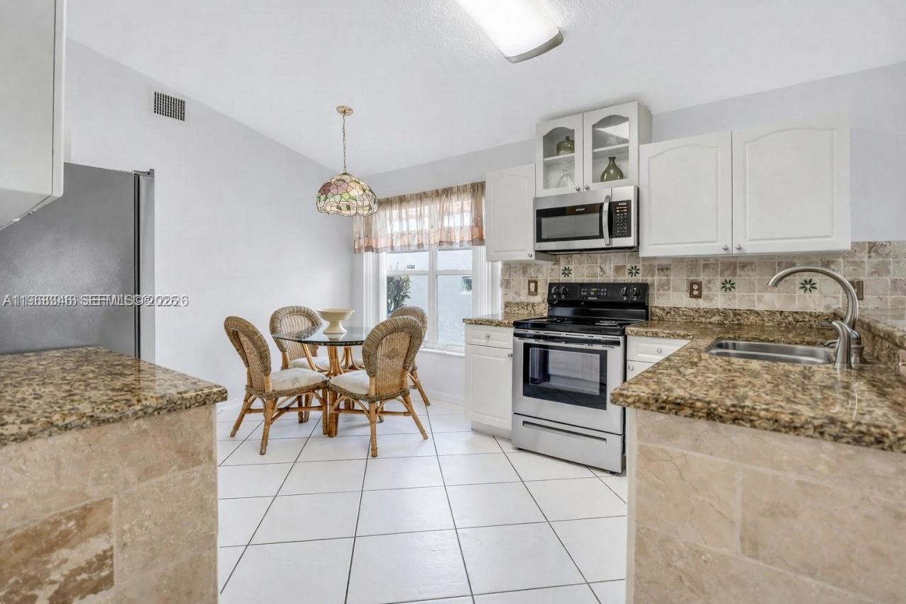 1391 SW 181st Ave, Pembroke Pines, FL 33029 Photo