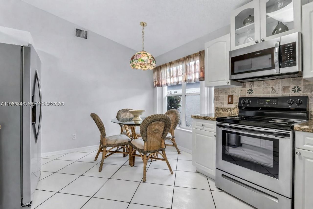 1391 SW 181st Ave, Pembroke Pines, FL 33029 Photo