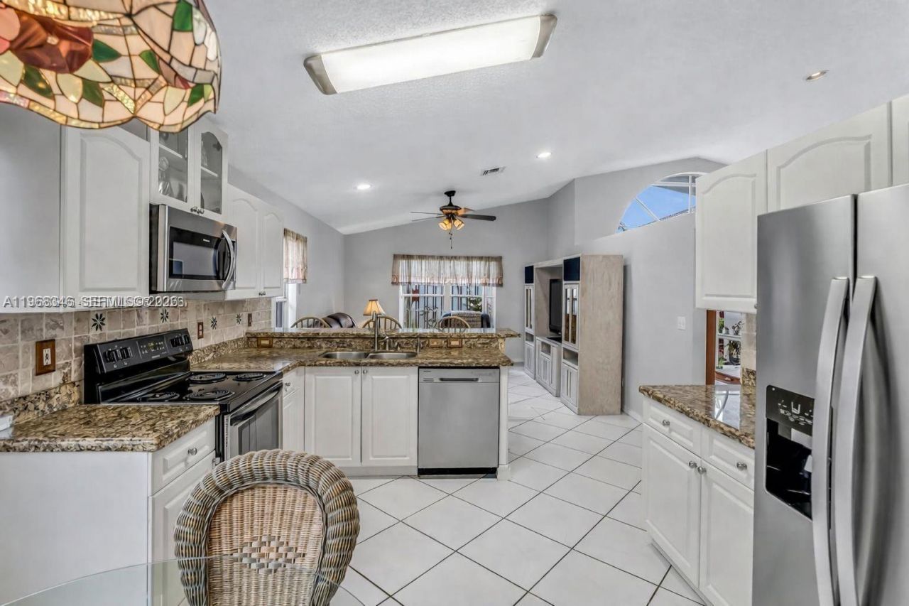 1391 SW 181st Ave, Pembroke Pines, FL 33029 Photo