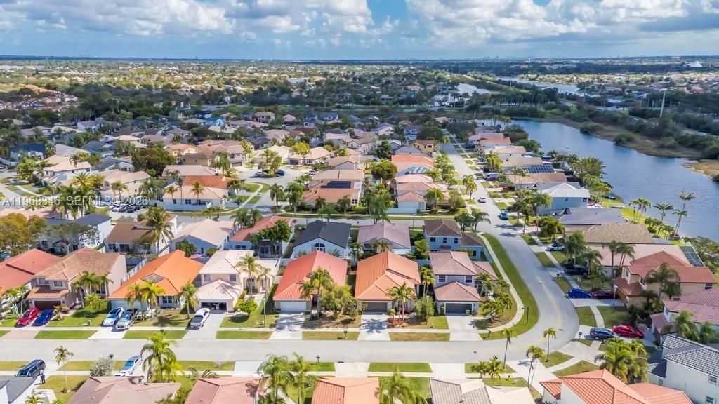 1391 SW 181st Ave, Pembroke Pines, FL 33029 Photo