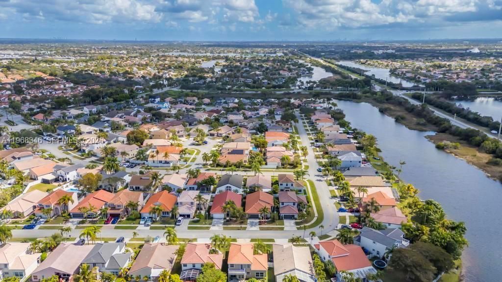 1391 SW 181st Ave, Pembroke Pines, FL 33029 Photo