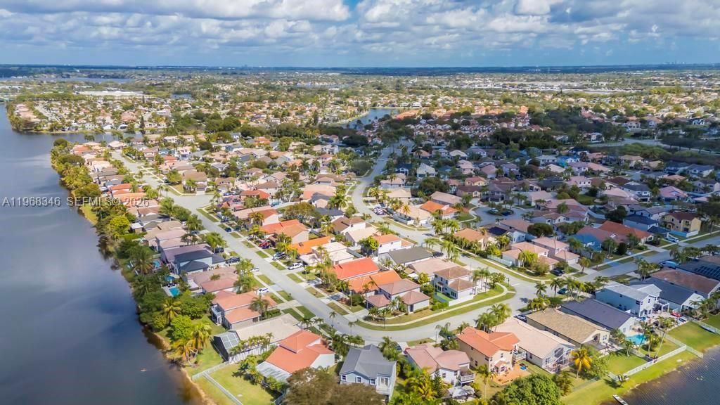 1391 SW 181st Ave, Pembroke Pines, FL 33029 Photo