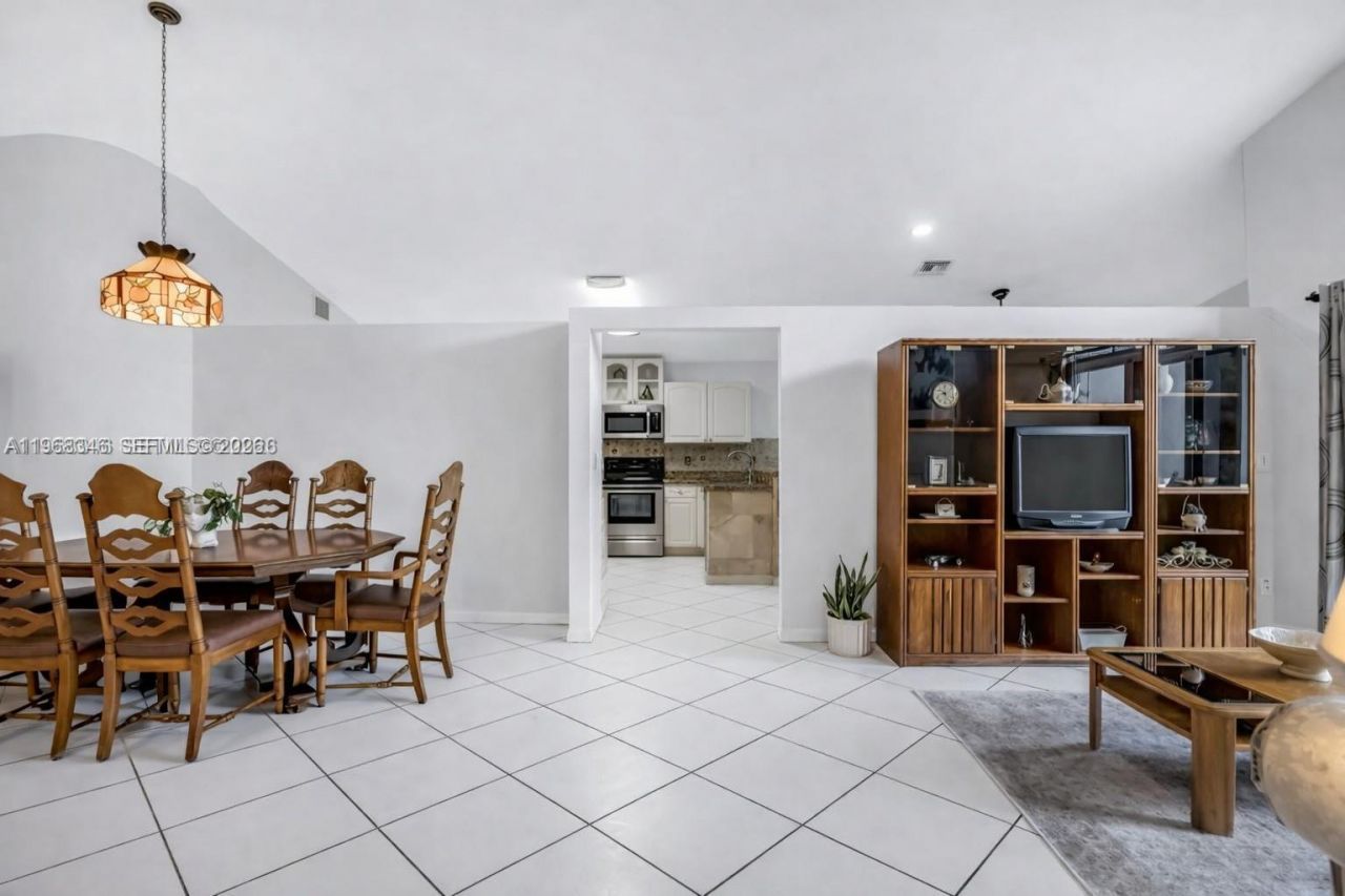 1391 SW 181st Ave, Pembroke Pines, FL 33029 Photo