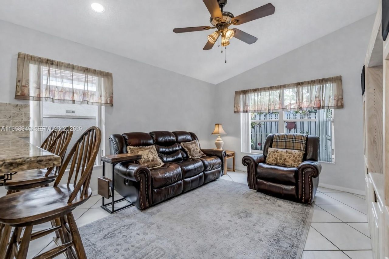 1391 SW 181st Ave, Pembroke Pines, FL 33029 Photo