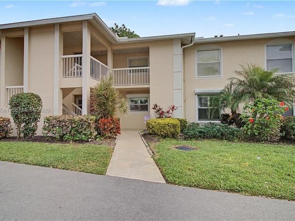 741 Landover Cir, Unit 102, Naples, FL 34104