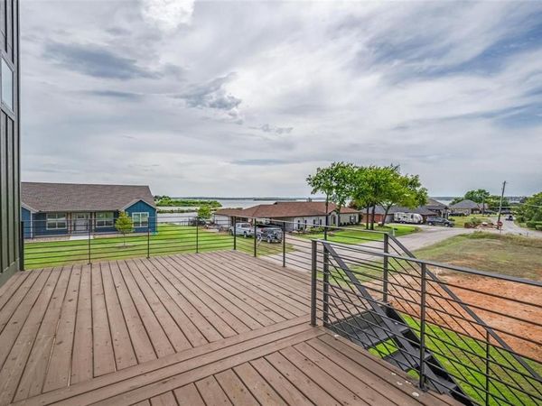 614 Twin Hills Road, Lake Bridgeport, TX 76426