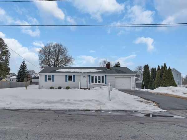 11 Hawthorne Dr, Seekonk, MA 02771