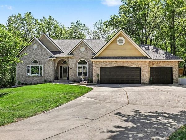 1130 NW Arrowhead Trail, Blue Springs, MO 64015