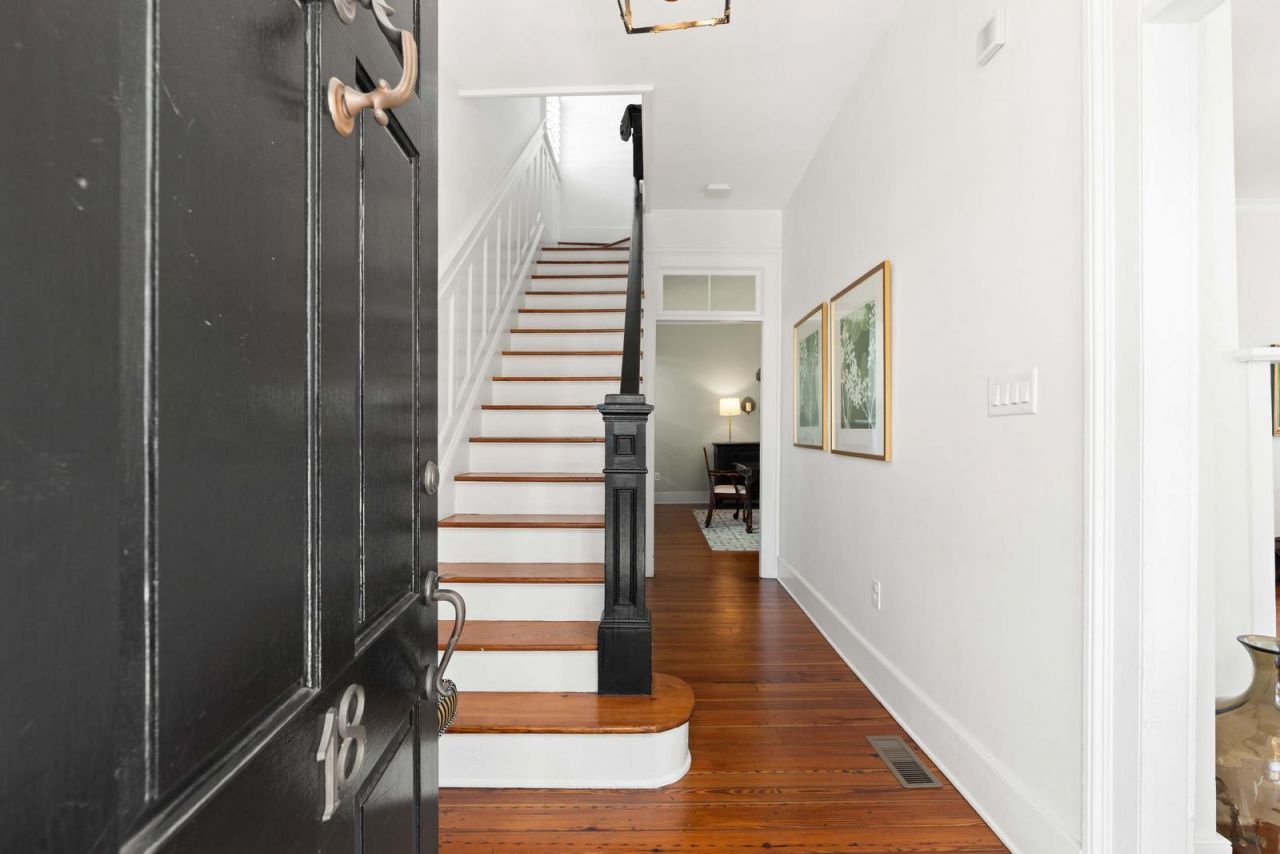 18 Logan Street Photo 12