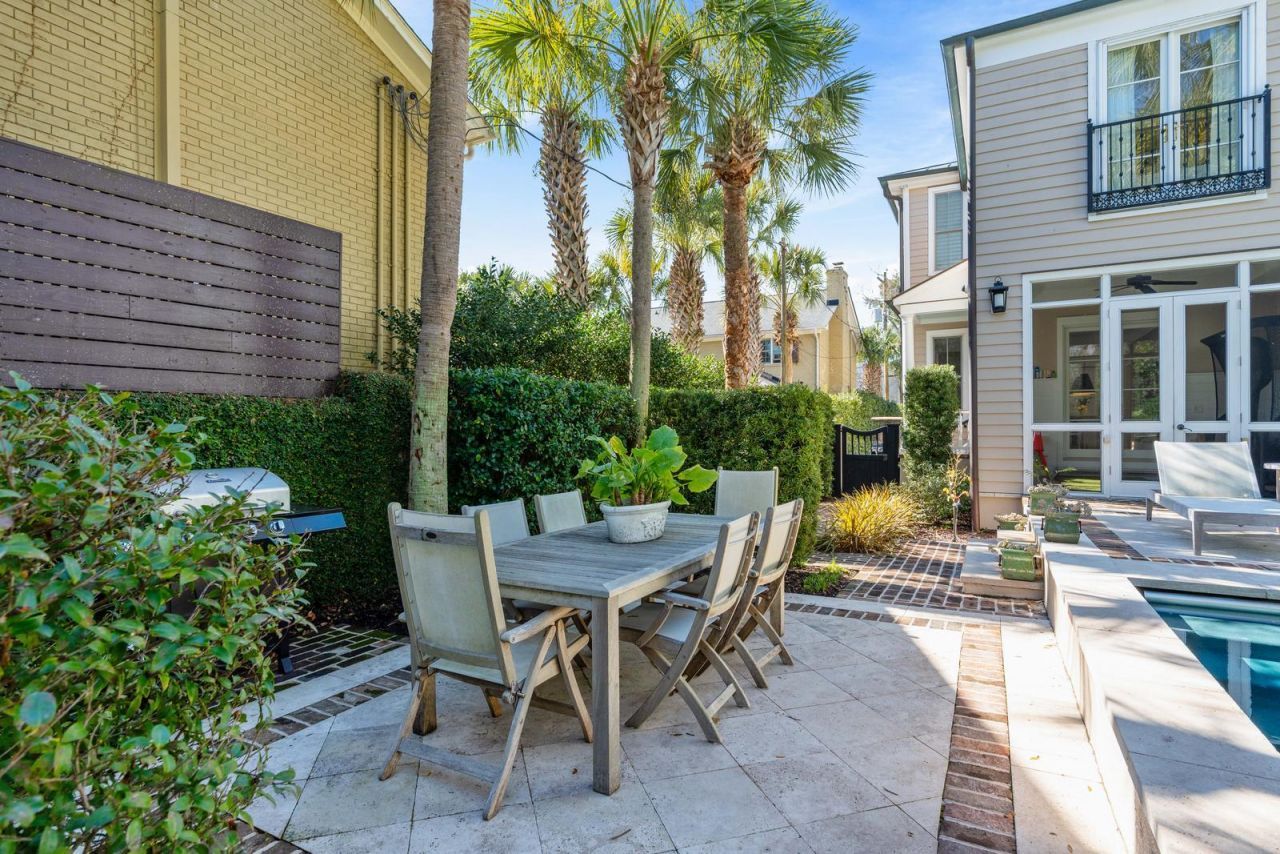 18 Logan Street Photo 32