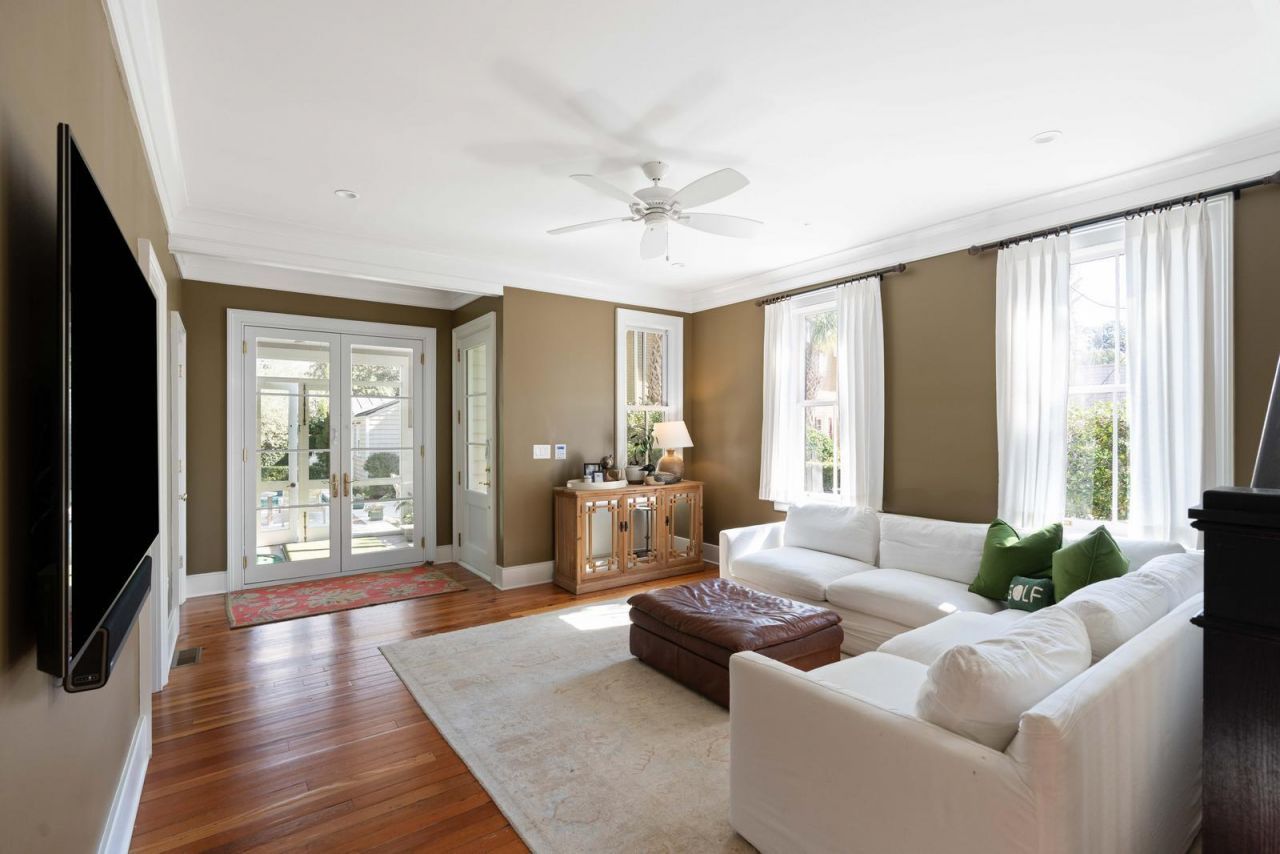 18 Logan Street Photo 33