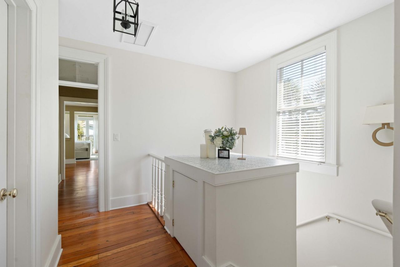 18 Logan Street Photo 37