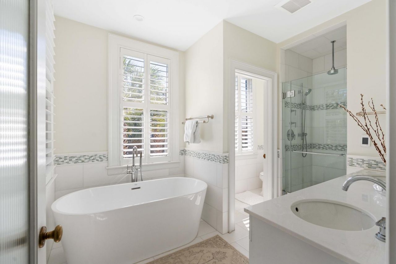 18 Logan Street Photo 40