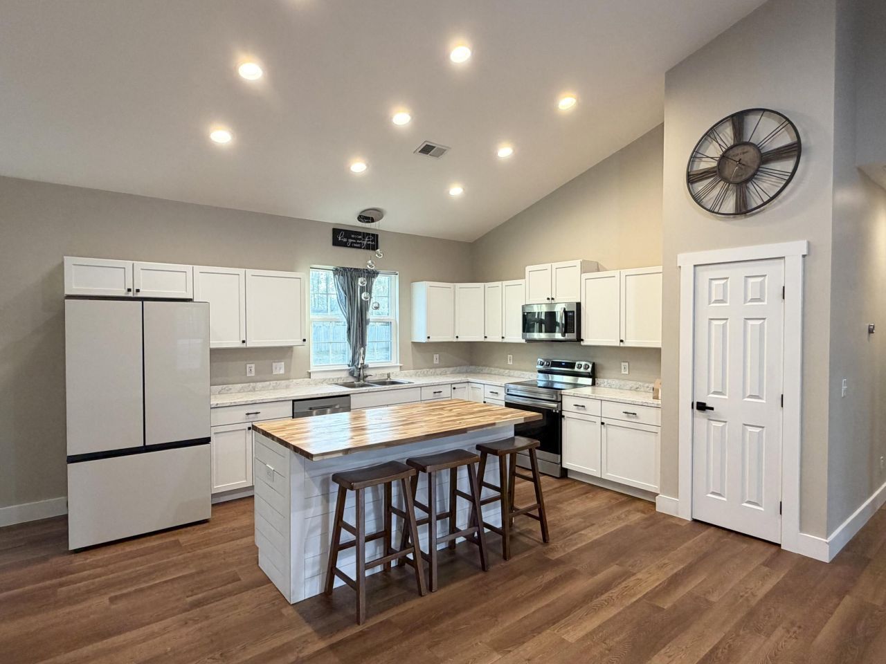 158 Industrial Road Photo 9