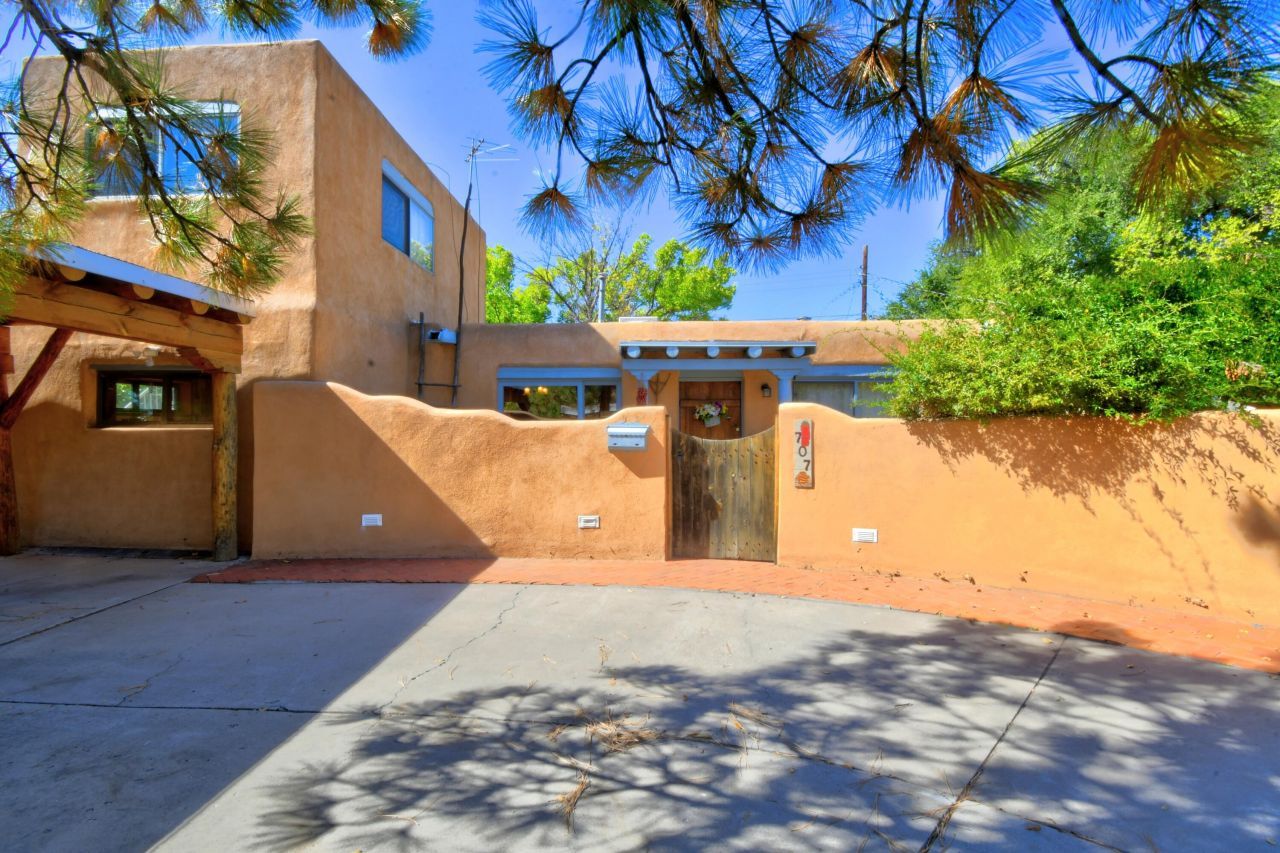 707 17th Street Nw, Albuquerque, NM 87104 Main Photo