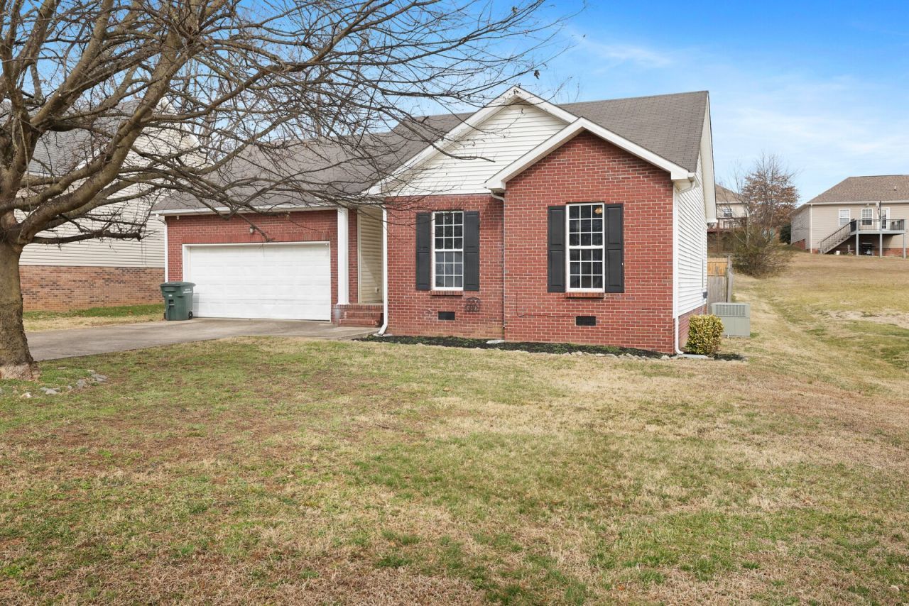 244 Green Hills Dr, Springfield, TN 37172 Main Photo