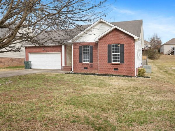 244 Green Hills Dr, Springfield, TN 37172