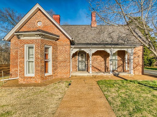 62 Main St N, Springfield, TN 37172