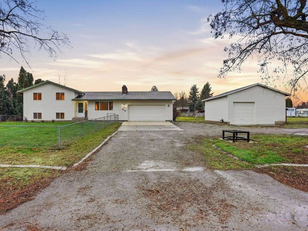 414 S Henry Rd, Greenacres, WA 99016