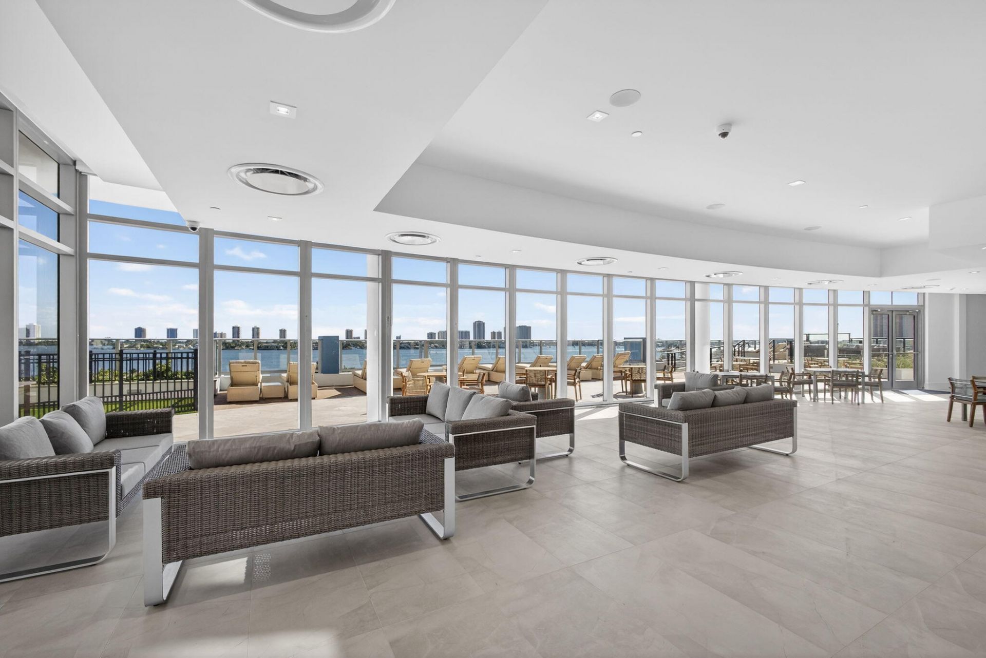 220 Lake Shore Drive, Unit 609, Lake Park, FL 33403 Photo