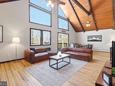 11 SKYE DRIVE, LAKE HARMONY, PA 18624