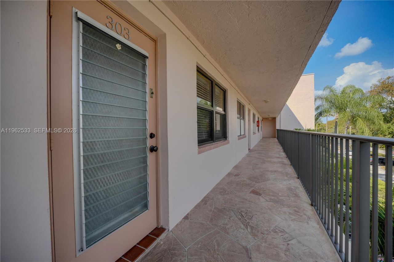 2901 N Nob Hill Rd , Unit 303, Sunrise, FL 33322 Photo