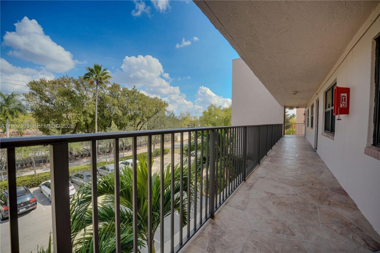 2901 N Nob Hill Rd, Unit 303, Sunrise, FL 33322 Photo