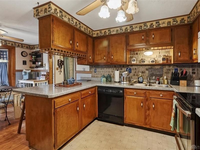 251 E 1st Street, London, OH 43140 Photo 12