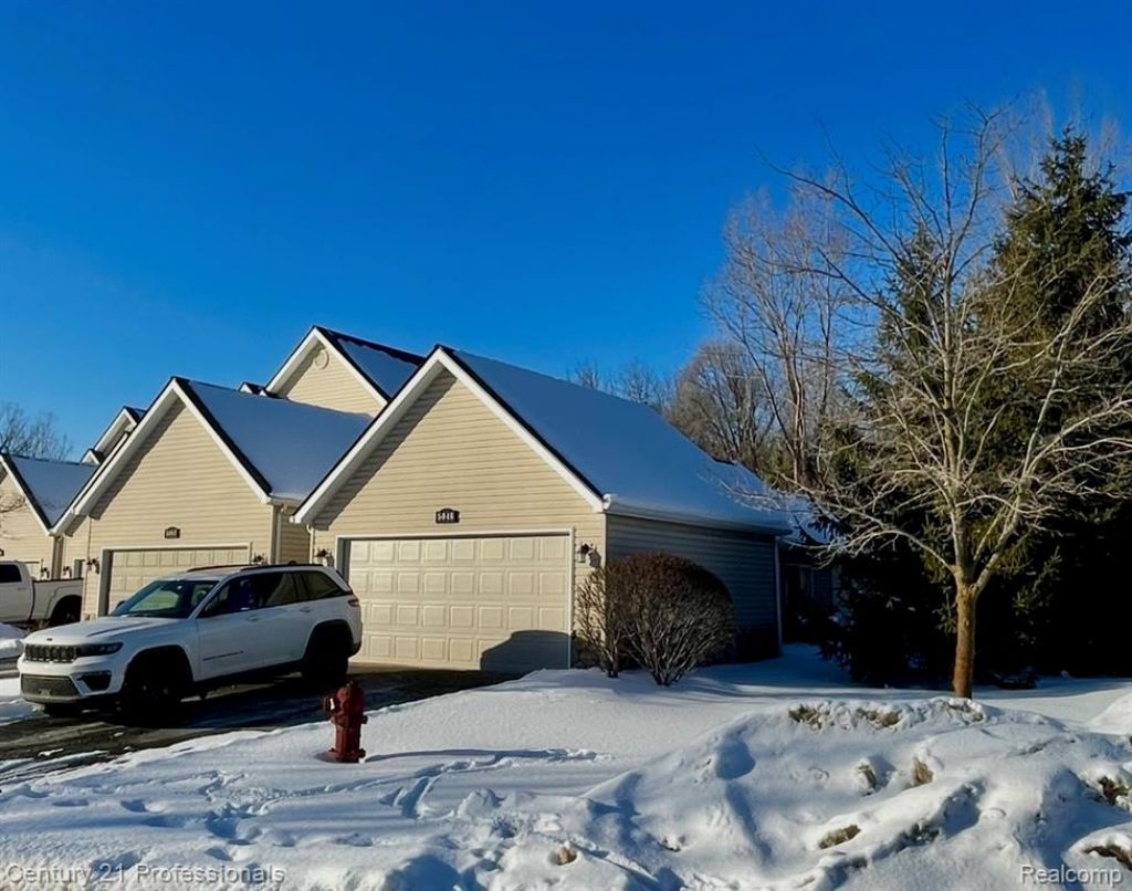 5046 Clintonville Pines Drive, Independence Township, MI 48346 Main Photo