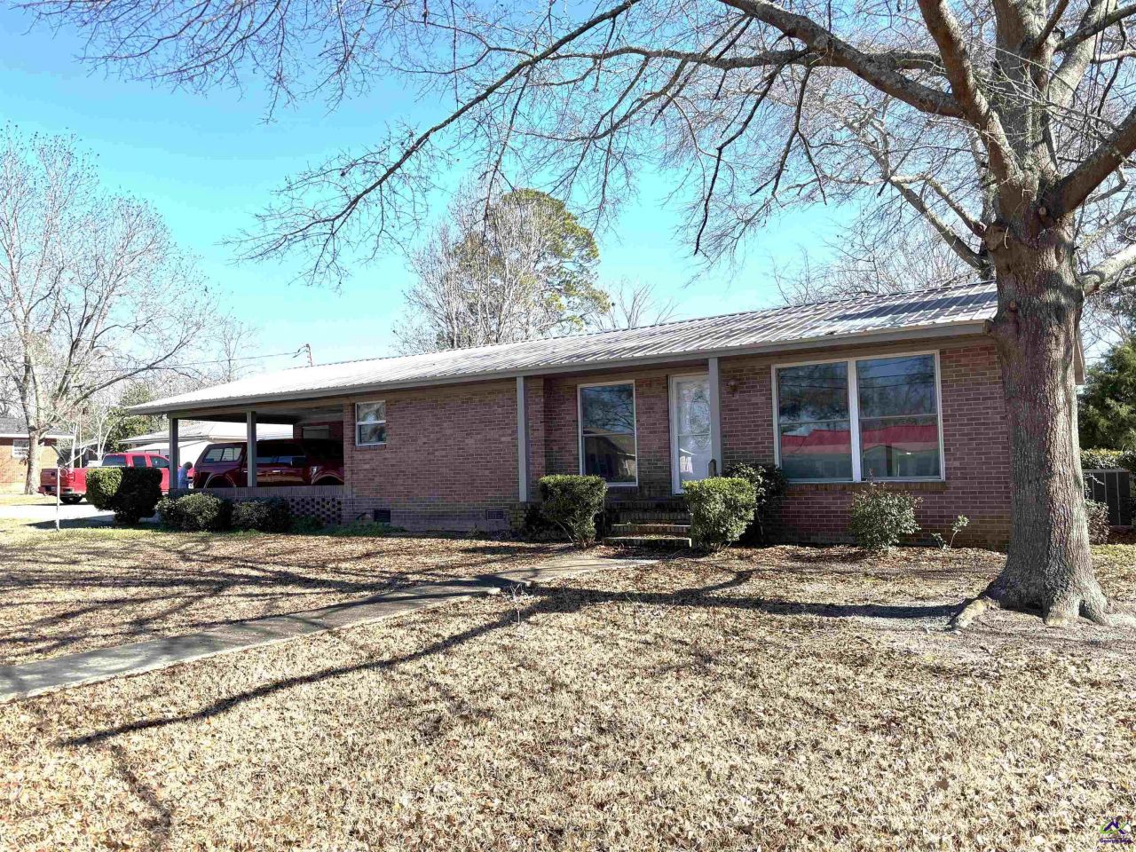 216 E Peter Street, Cochran, GA 31014 Main Photo