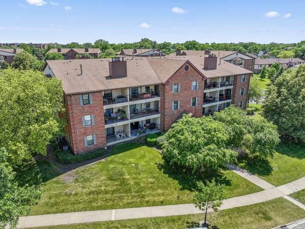 671 Hapsfield Lane, Unit 105, Buffalo Grove, IL 60089