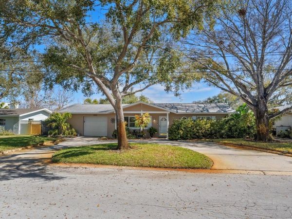 2233 SUNSET CIRCLE, LARGO, FL 33774